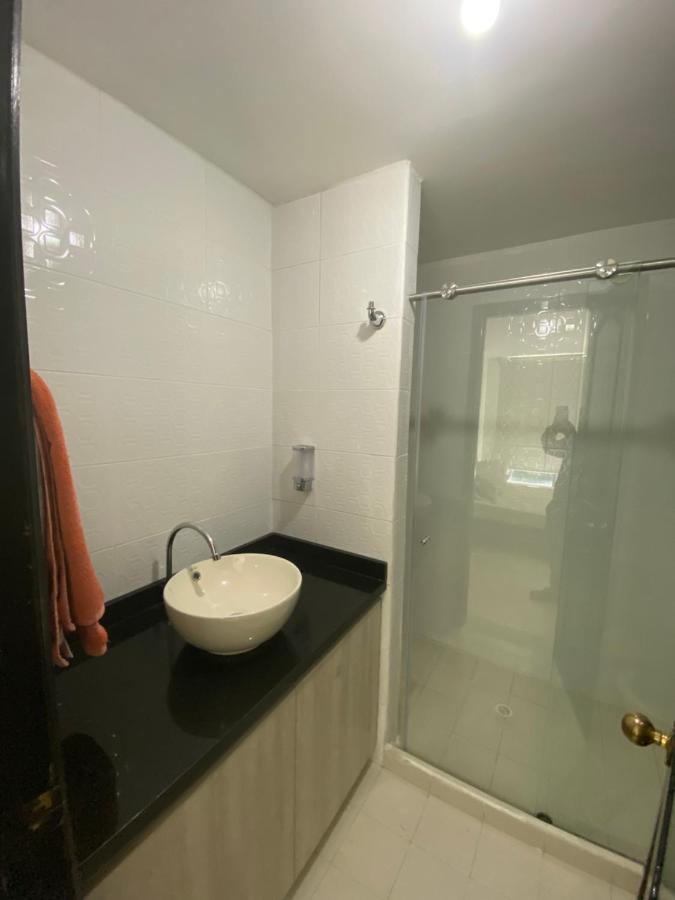 Apartaestudio Amoblado Con Excelente Ubicacion Lägenhet Pereira Exteriör bild