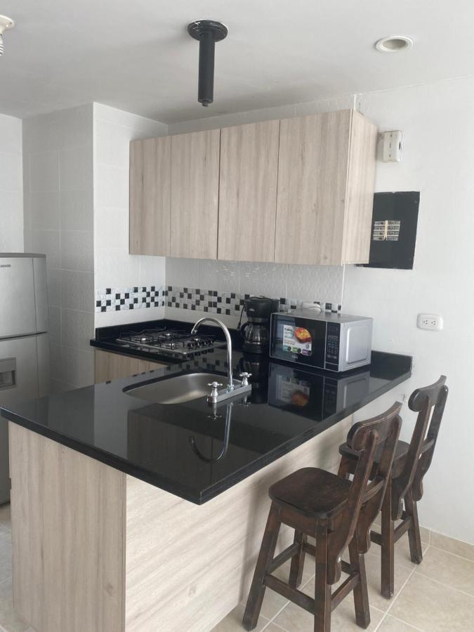 Apartaestudio Amoblado Con Excelente Ubicacion Lägenhet Pereira Exteriör bild